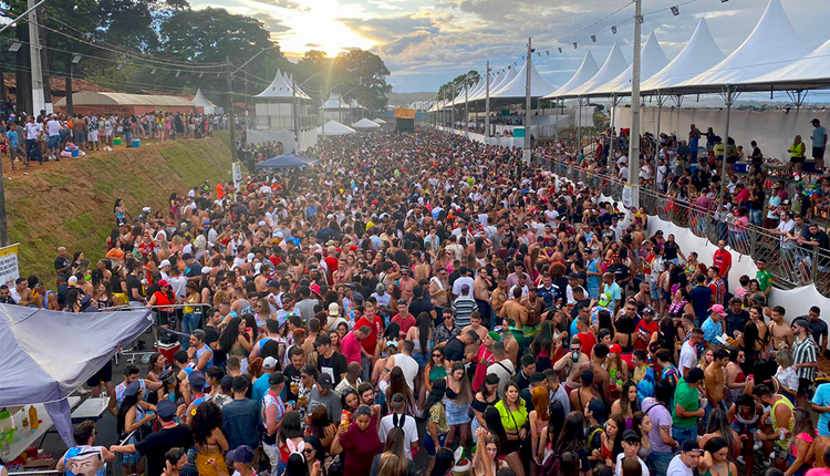 Carnaval de rua na Av. 23 de Maio atrai mais de 1 milhão de pessoas em  Sampa