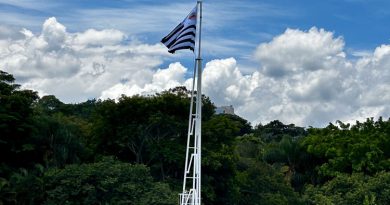 Nova bandeira de Atibaia é hasteada no Lago do Major