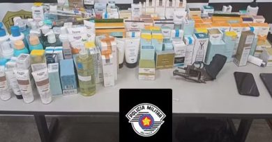 Casal armado é preso ao tentar roubar produtos de farmácia em Atibaia