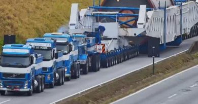 Carreta com carga especial volta hoje a se deslocar pela rodovia Fernão Dias