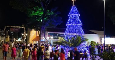 “Nosso Natal” ilumina Atibaia e celebra o período festivo com decoração em diversos pontos da cidade “Nosso Natal” ilumina Atibaia e celebra o período festivo com decoração em diversos pontos da cidade