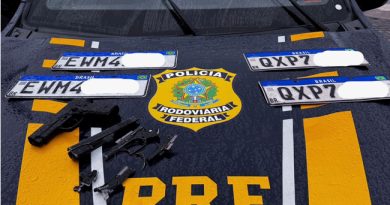 PRF prende três suspeitos após roubo de caminhão na Fernão Dias