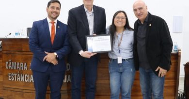 Câmara homenageou o Sebrae com entrega de moção apresentada pelo presidente Derek Bonjardim