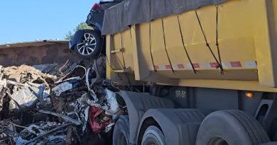 Caminhão desgovernado provoca grave acidente, deixa um morto e interdita Rodovia Dom Pedro I em Atibaia